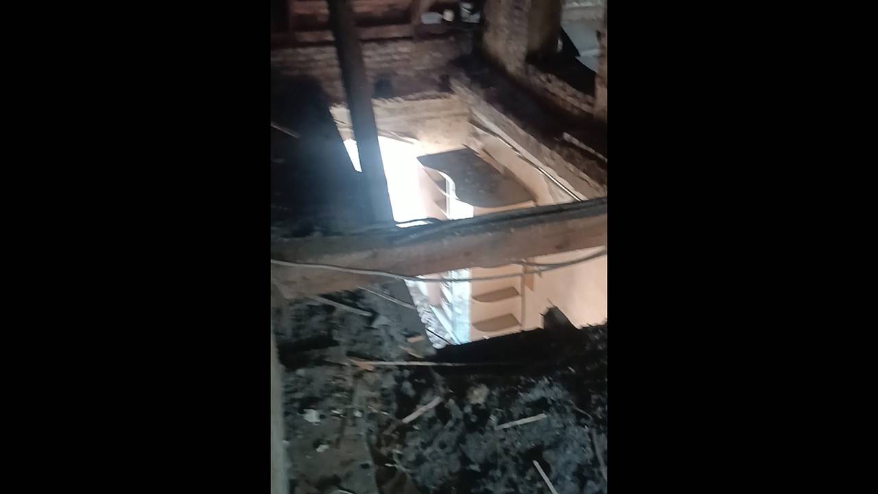 В российском городе в жилом доме обвалился потолок