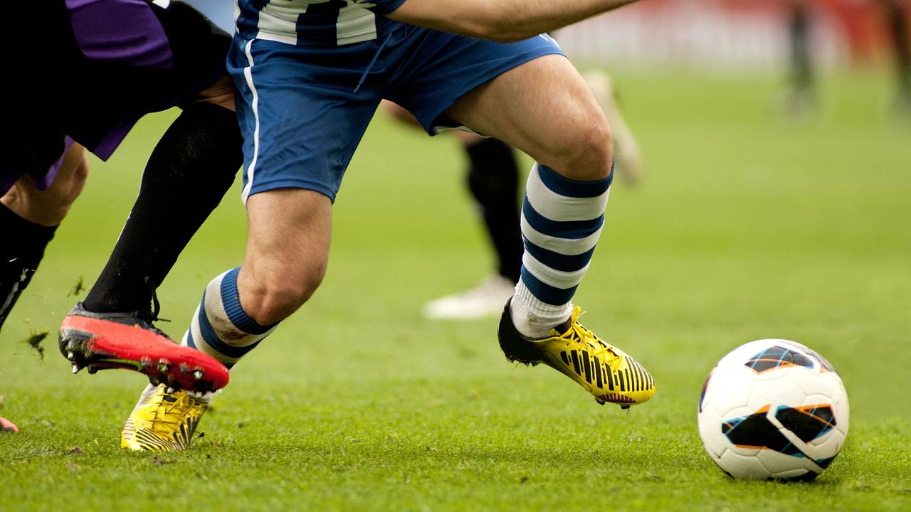 Российский тренер наказал футболиста за приставания к девушке