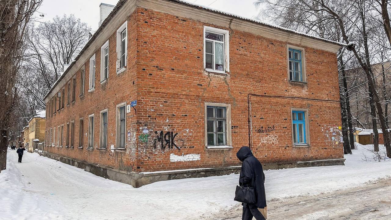 В российском городе дом с рухнувшей 10 лет назад стеной отказались признать аварийным