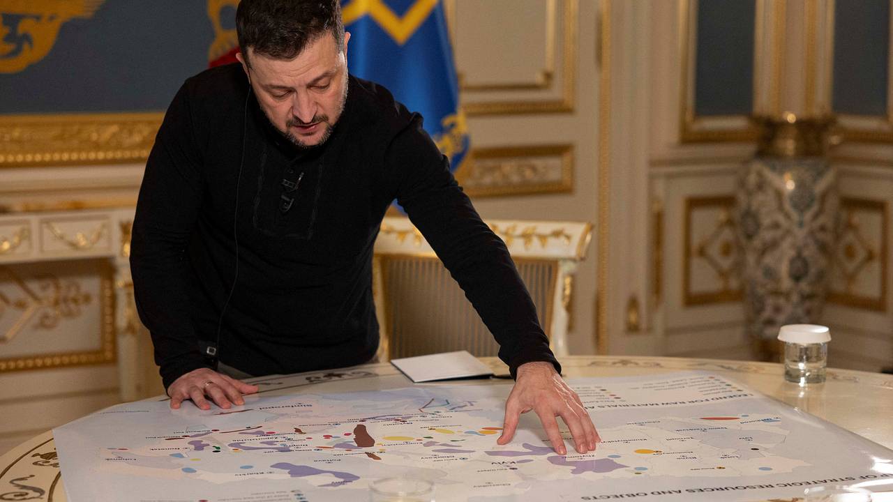 Зеленского высмеяли за контракты ВСУ для 18-летних украинцев