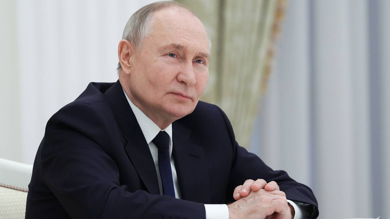 Путин поручил бороться со звонками мошенников с Украины