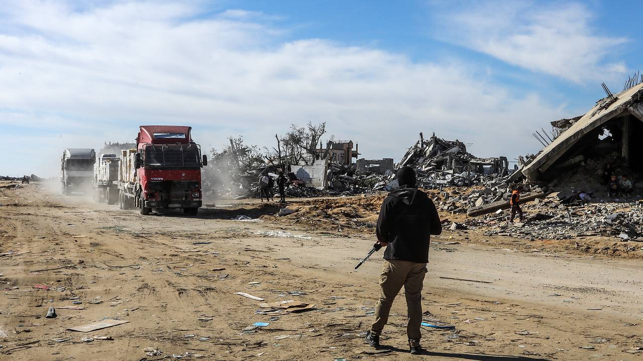 ХАМАС передало трех заложников Красному Кресту