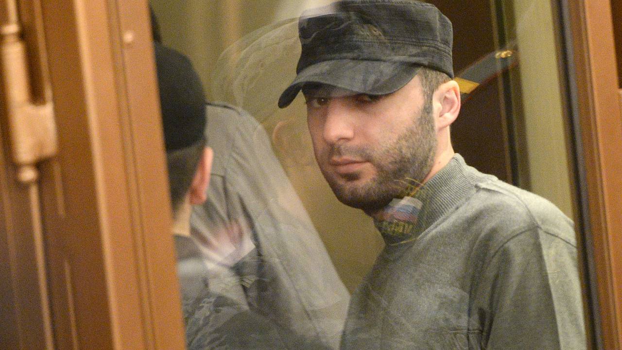 Осужденный за теракт в аэропорту Домодедово потребовал компенсацию за отсутствие солнца