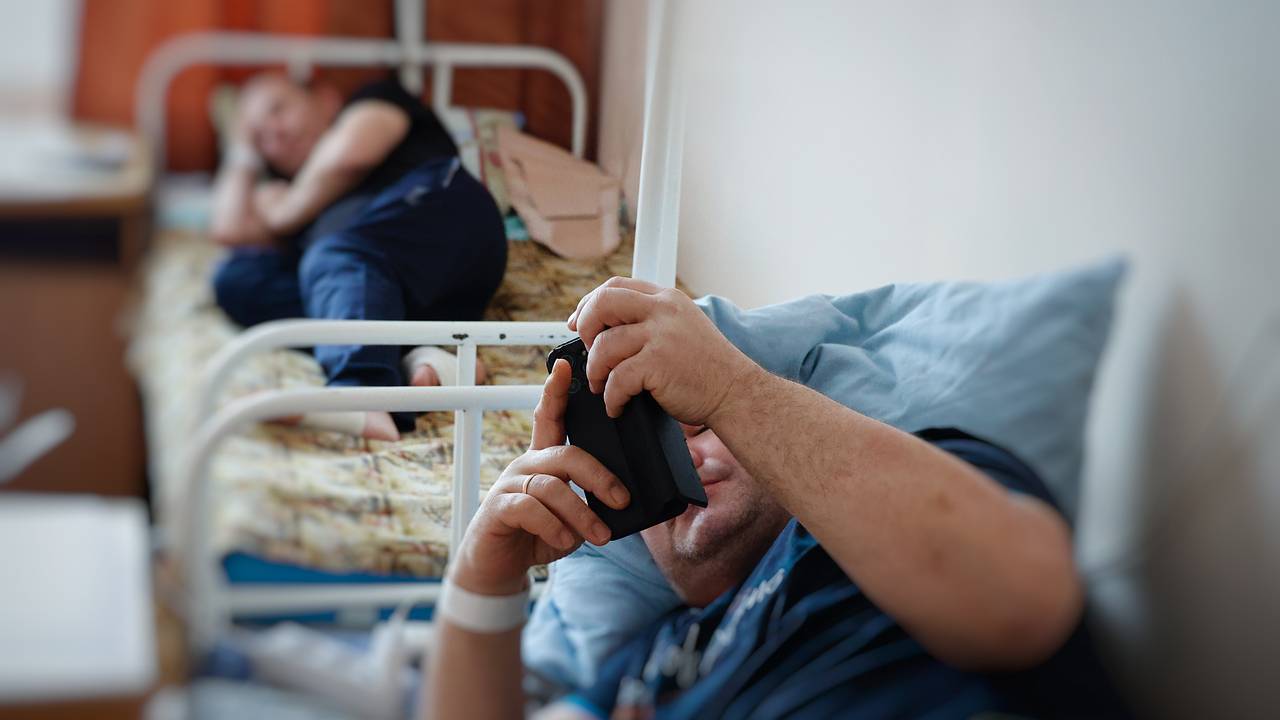 Госпиталь отреагировал на жалобы выброшенного на улицу раненного в голову бойца СВО
