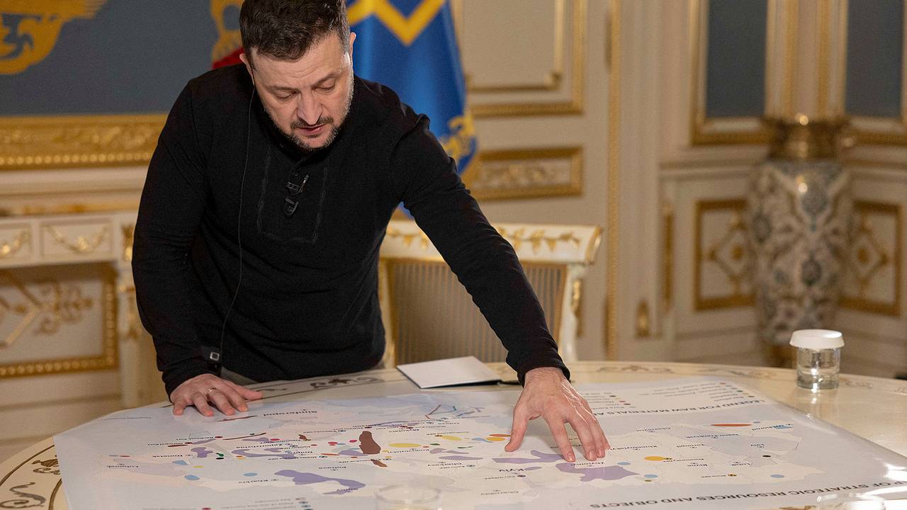 Слуцкий заявил о продаже Зеленским Украины