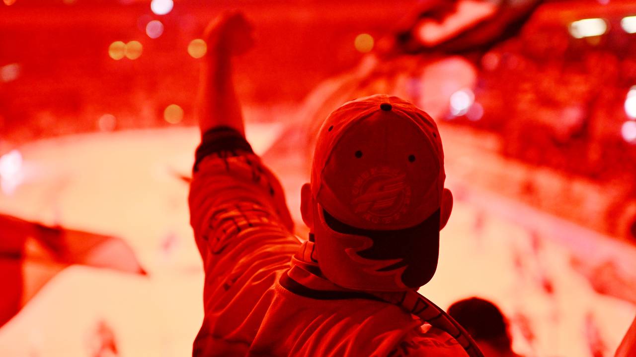 Болельщик умер на трибуне во время хоккейного матча в Красноярске