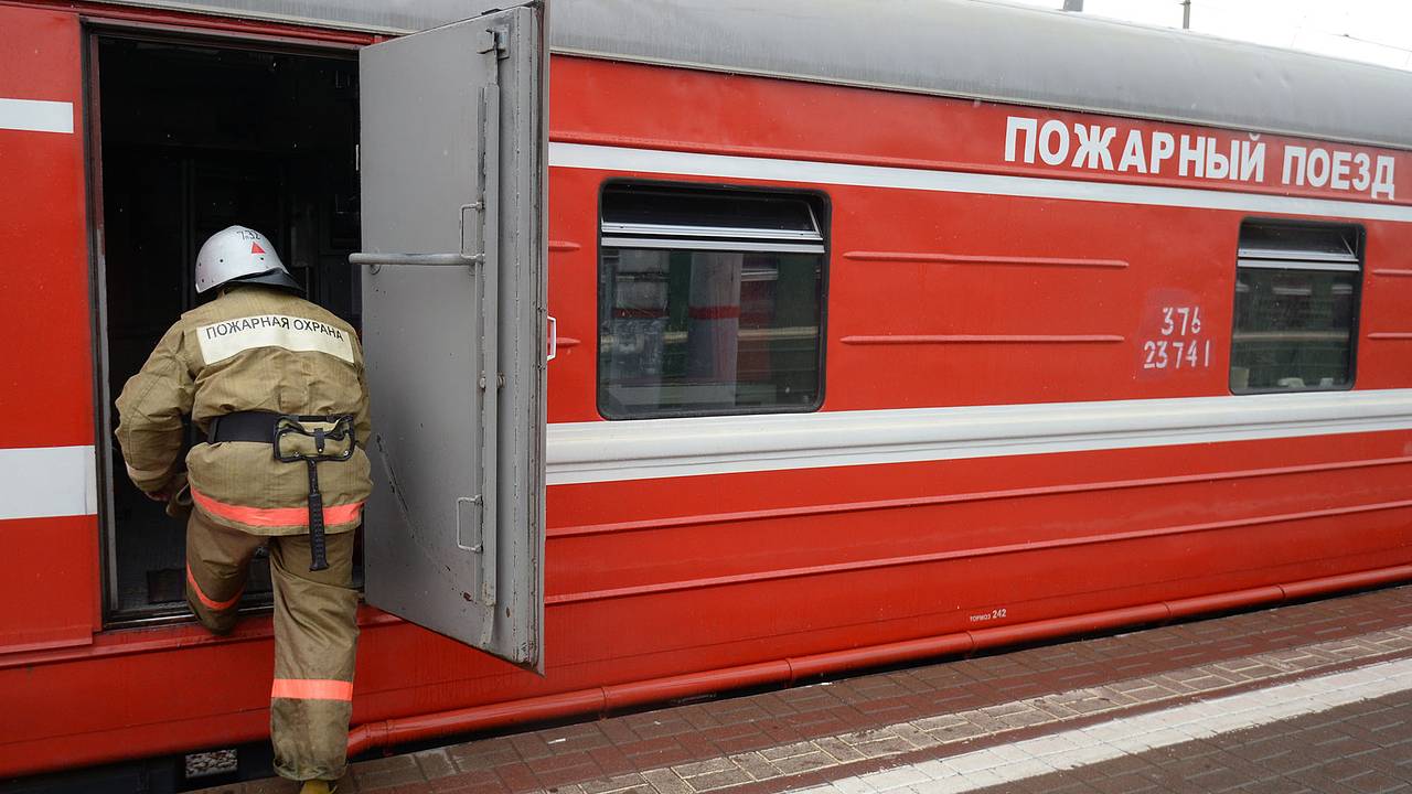 Пожарный поезд направили к зданию Электрозавода в Москве