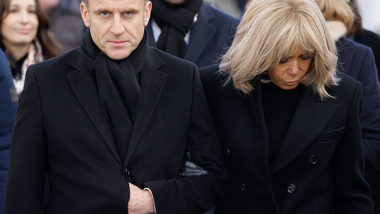 Захарова высказалась о ситуации с четой Макрон