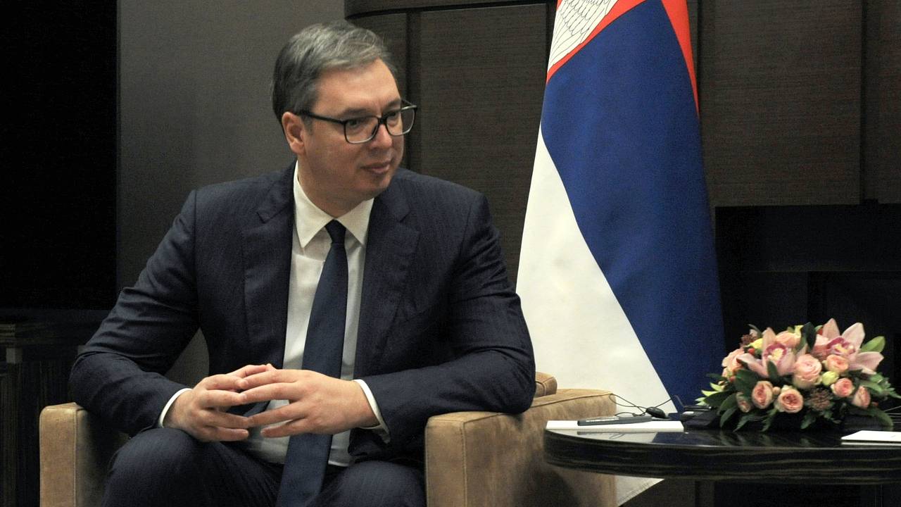 У автомобиля из кортежа Вучича отвалилось колесо