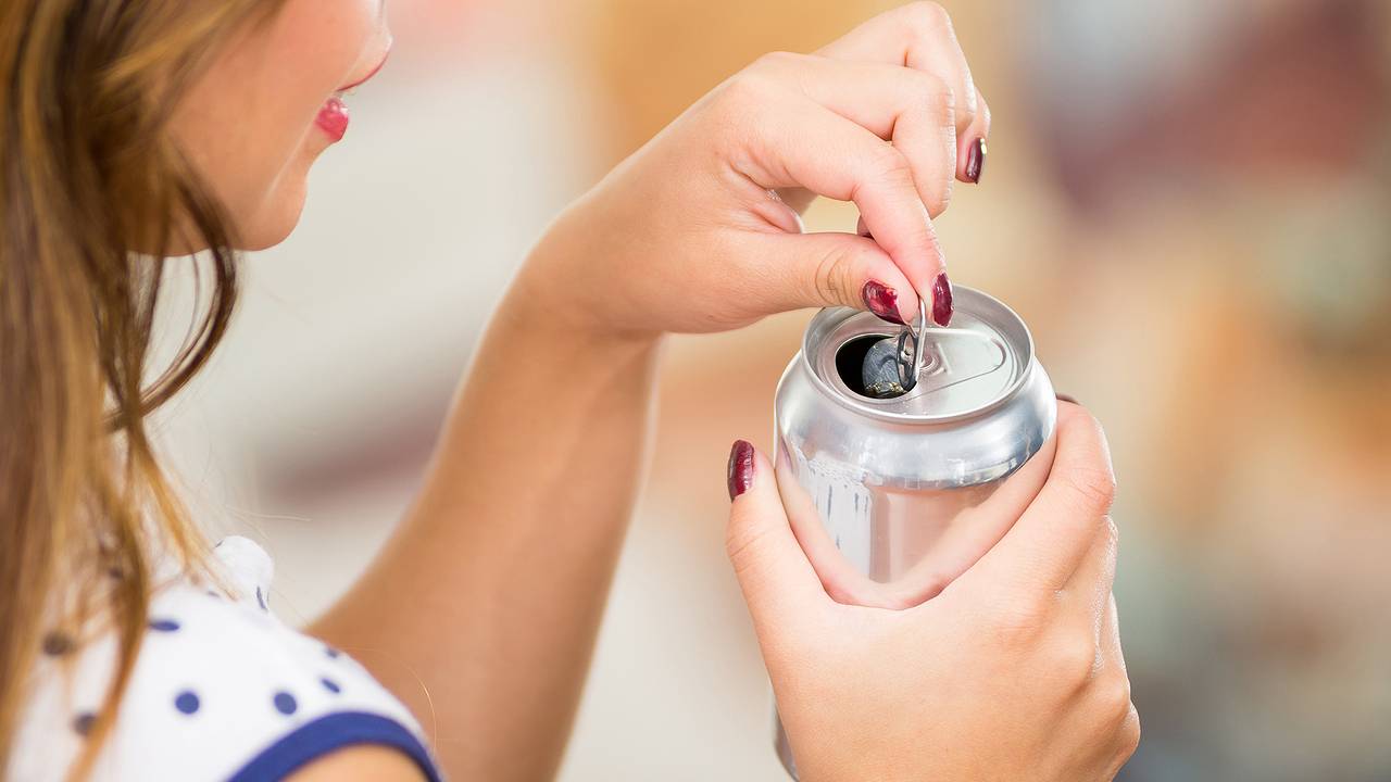 Фитнес-тренер рассказала об опасности энергетических напитков