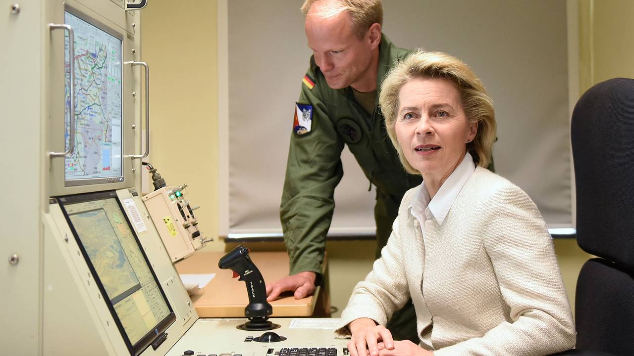 Фон дер Ляйен призвала ЕС взять в свои руки оборону