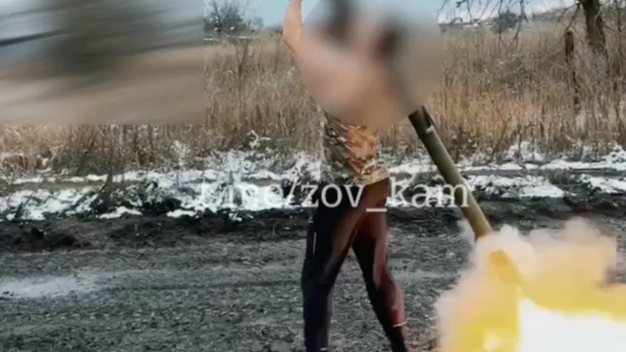 Российский боец в тапках и майке сбил из ПЗРК дрон ВСУ и попал на видео