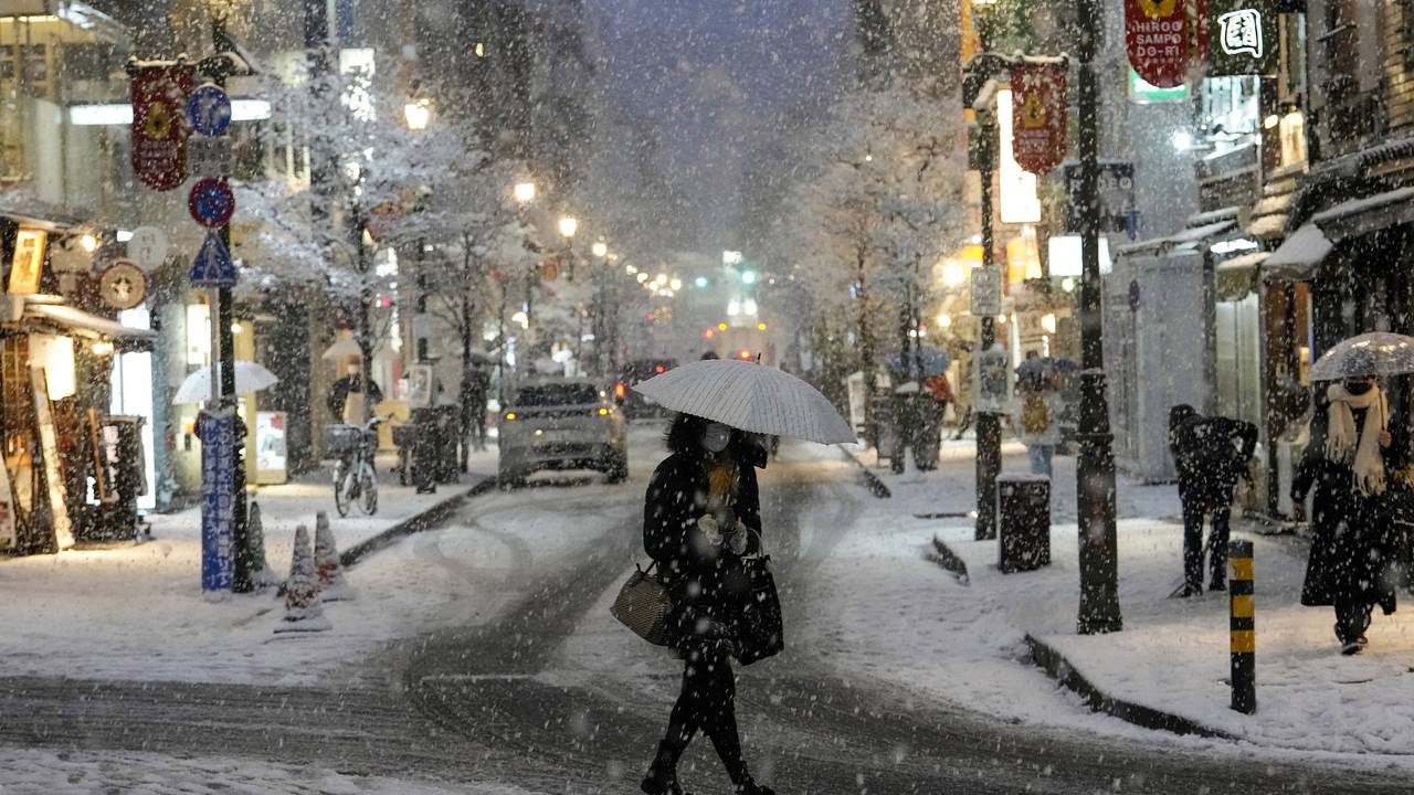 В одной стране выпало несколько метров снега