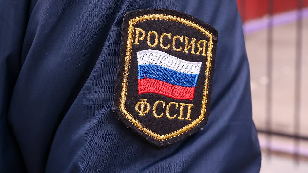 В российском городе пристав записался на стрижку к парикмахеру-алиментщику и арестовал его