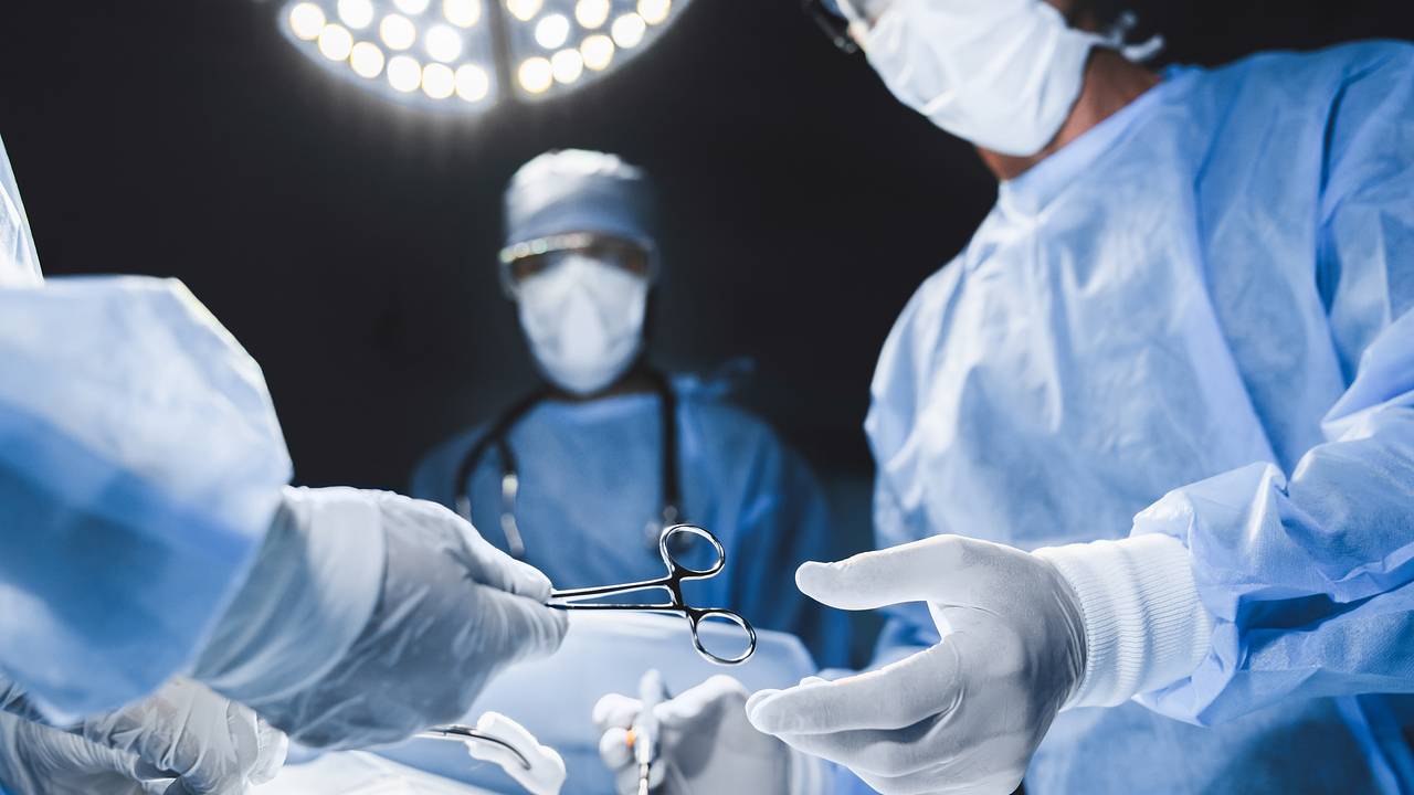 В России врачи пришили руку к животу пациента ради одной цели