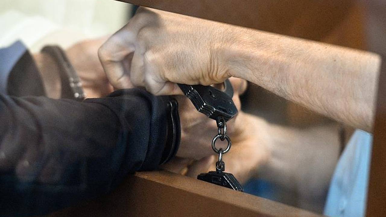 В России двух подростков и мужчину задержали за поджоги на железной дороге за деньги