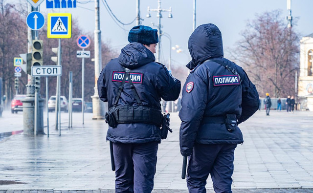 Мужчину и двух подростков задержали за поджог релейного шкафа
