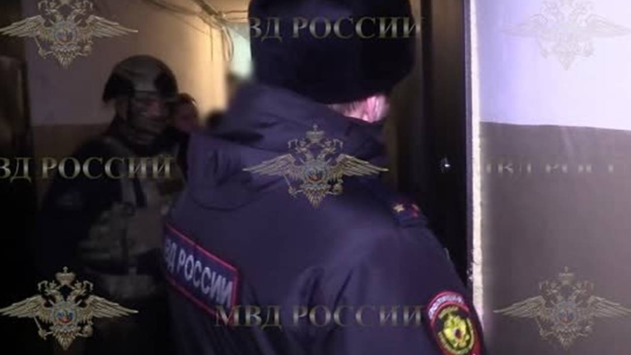 Задержание членов экстремистского сообщества в российском городе попало на видео
