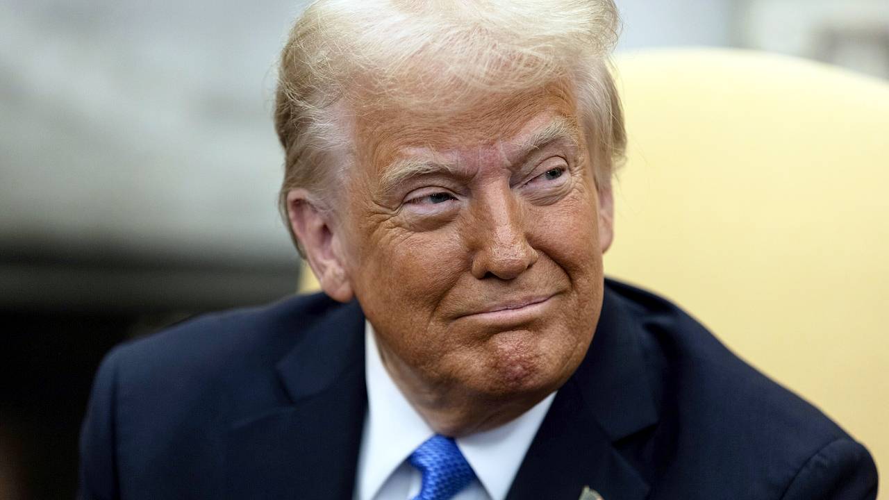 Трамп разместил слова Путина о «встающей у ног хозяина» Европе