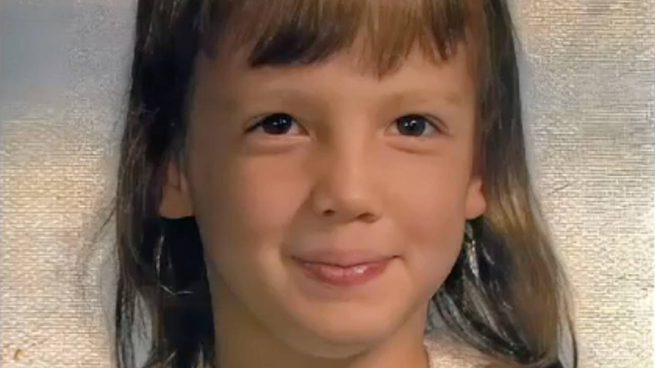 Пропавшая 13-летняя девочка внезапно нашлась спустя 20 лет. Почему ей не поверили, а родные сестры отказались ее признавать?