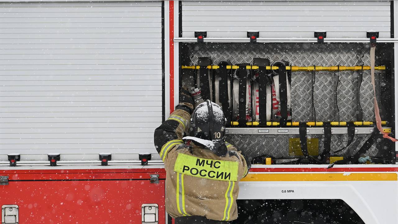 Глава атакованного дронами региона России рассказал о ситуации на загоревшемся предприятии