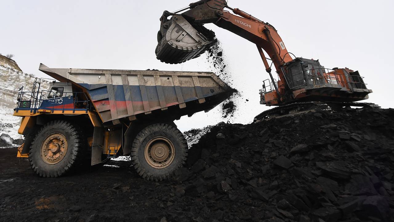 В главном угольном регионе страны объяснили нехватку угля для людей кризисом