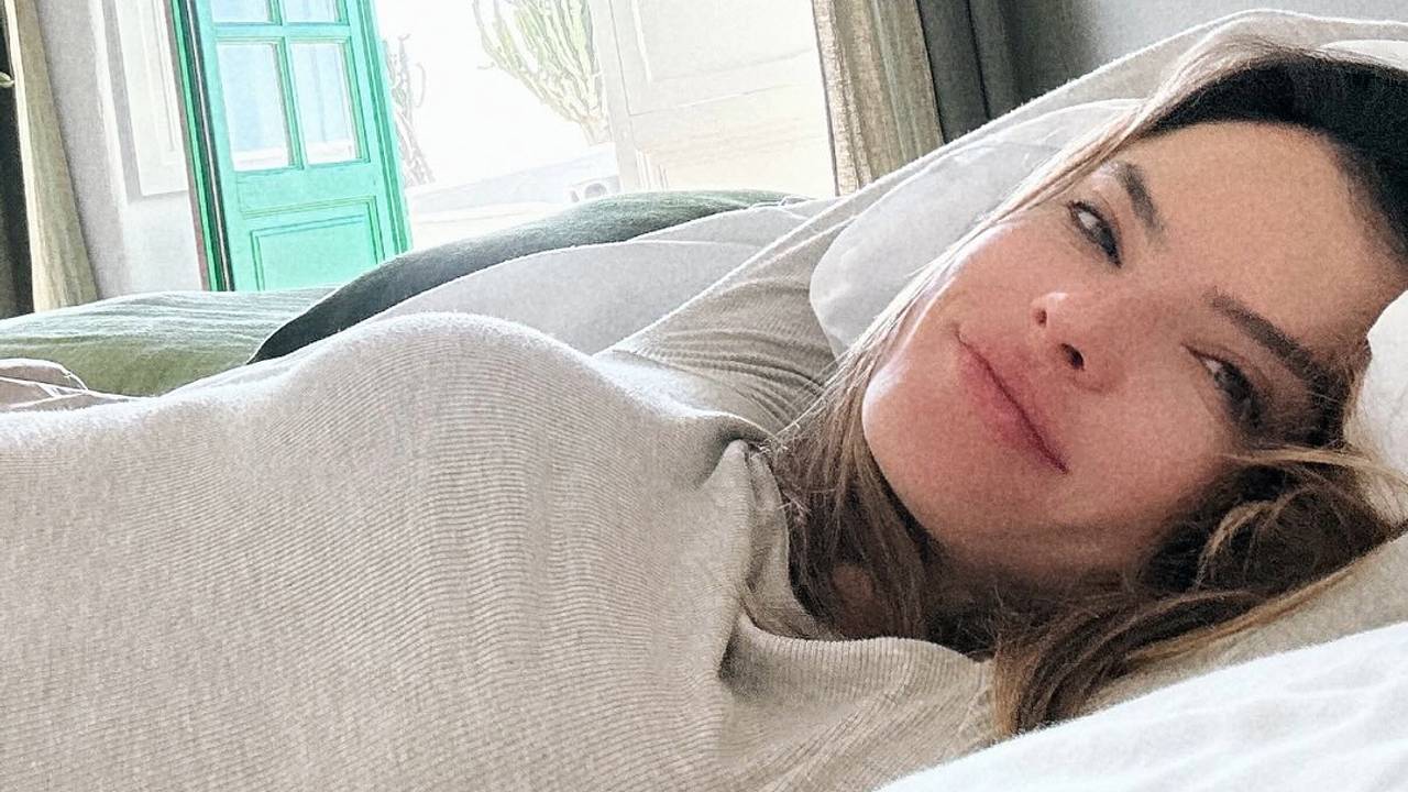 43-летняя Алессандра Амбросио показала лицо без косметики