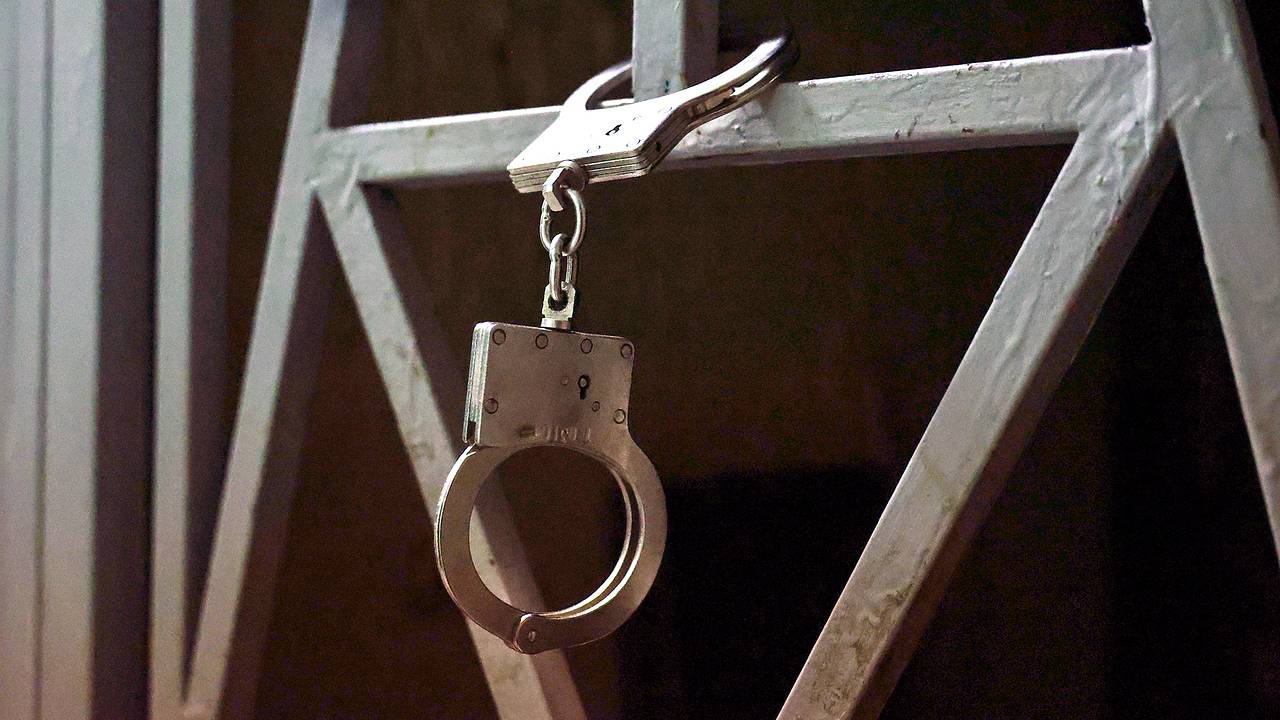 Еще двоих подозреваемых в нападении на полицейского в Дербенте арестовали