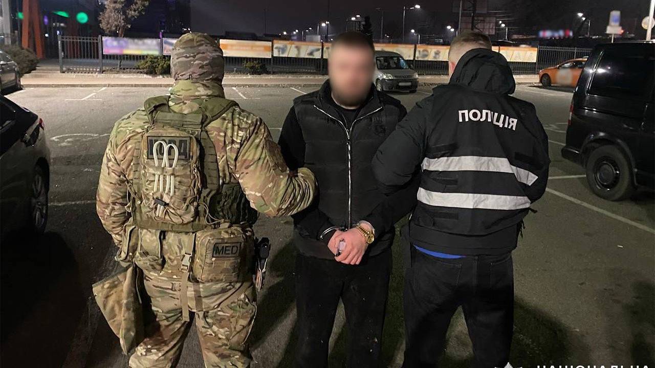 На Украине двое псевдополицейских украли мобилизованных у военкомов