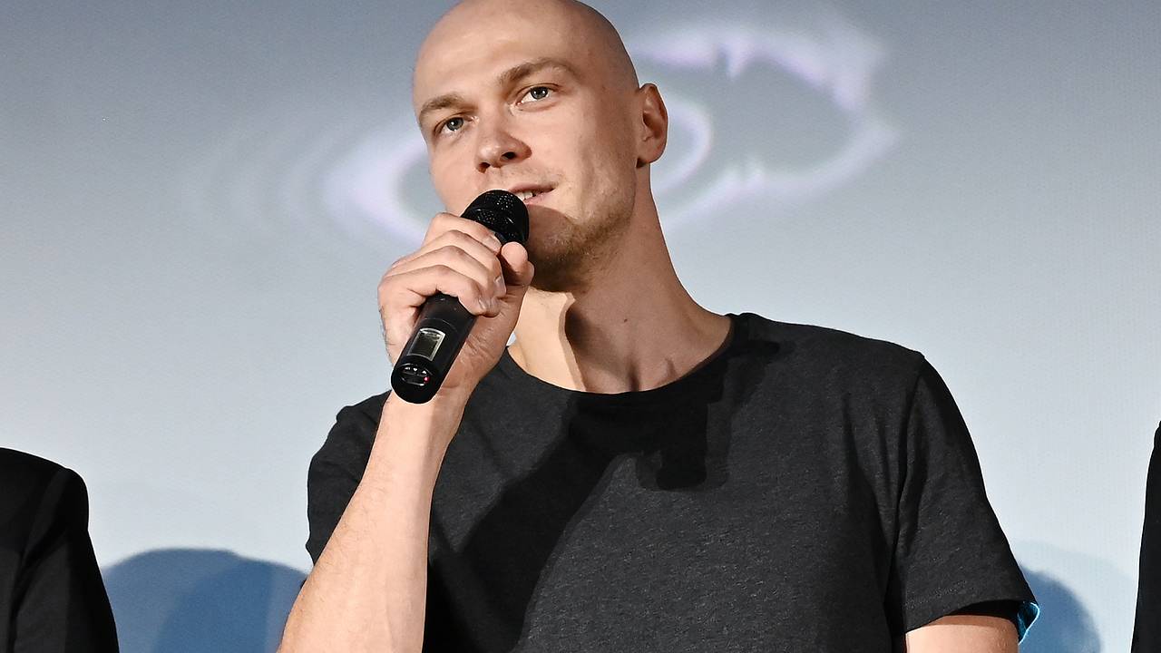 Продюсер заявил о любви мира к Юре Борисову