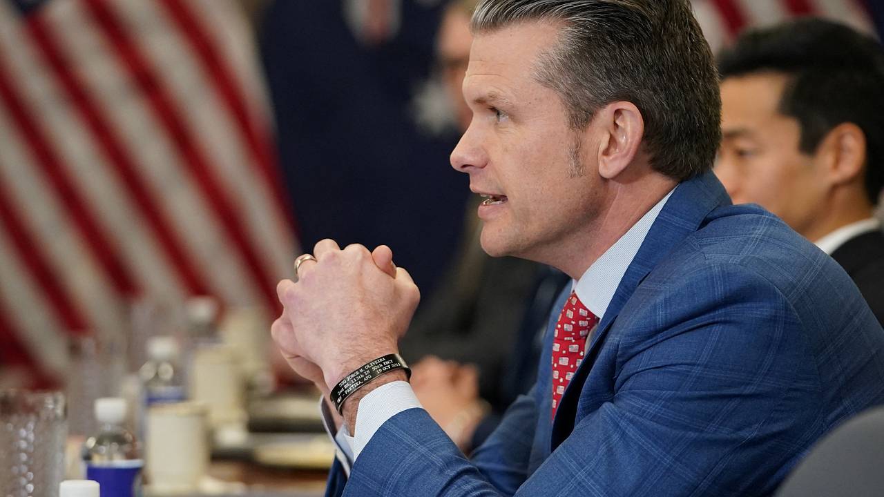 Шеф Пентагона высказался об отправке военных на Украину