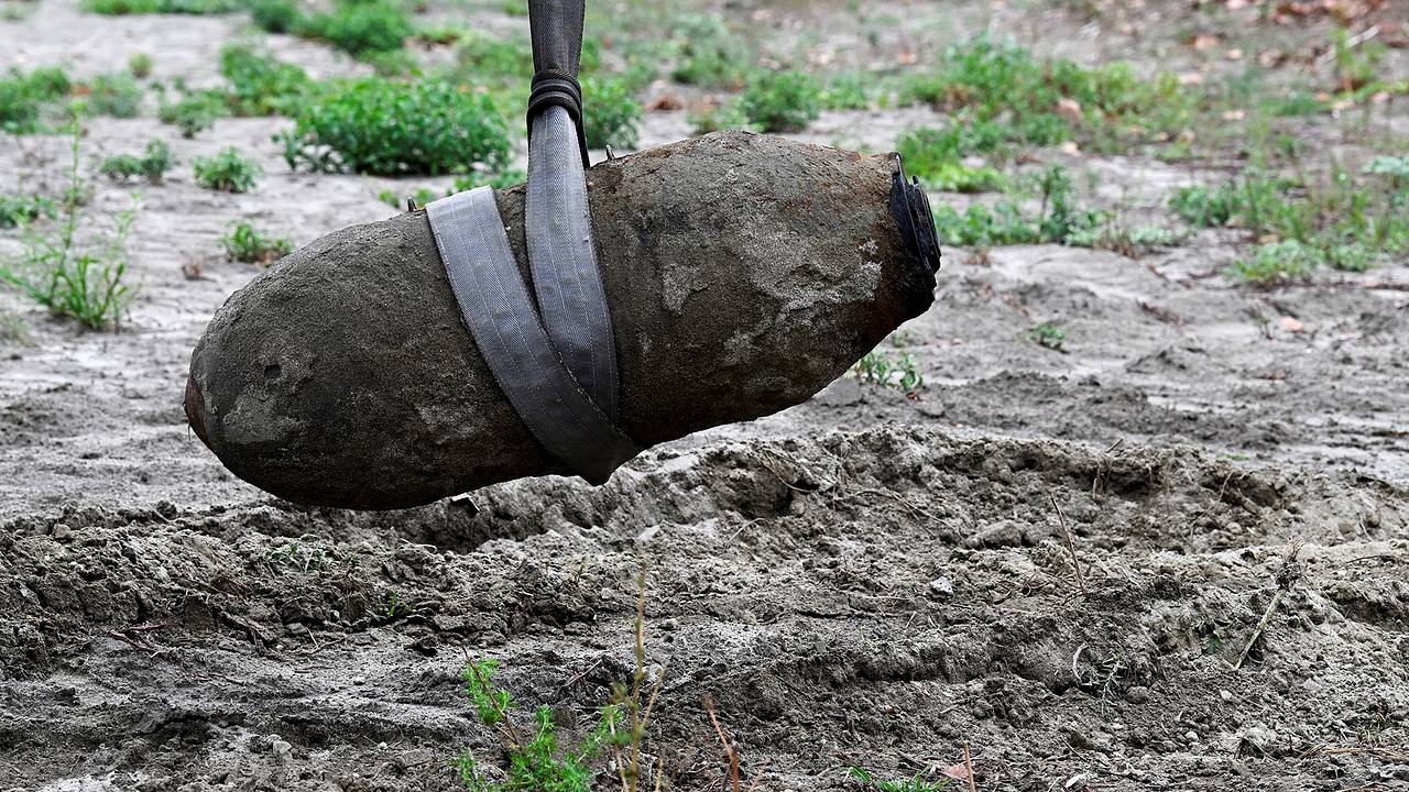 На территории детской площадки нашли 176 бомб времен Второй мировой войны
