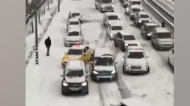 В Стамбуле выпал снег. Видео