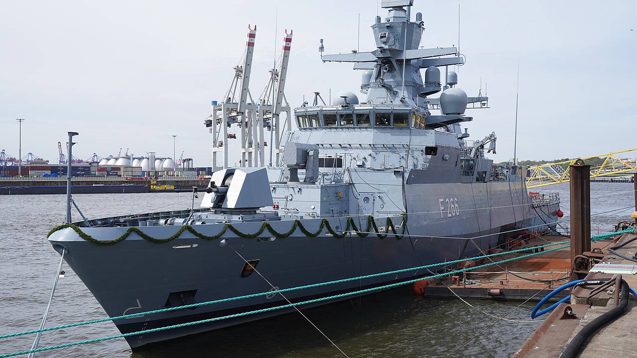 В Германии расследуют попытку диверсии на новом боевом корабле. В его двигатели кто-то насыпал стружку