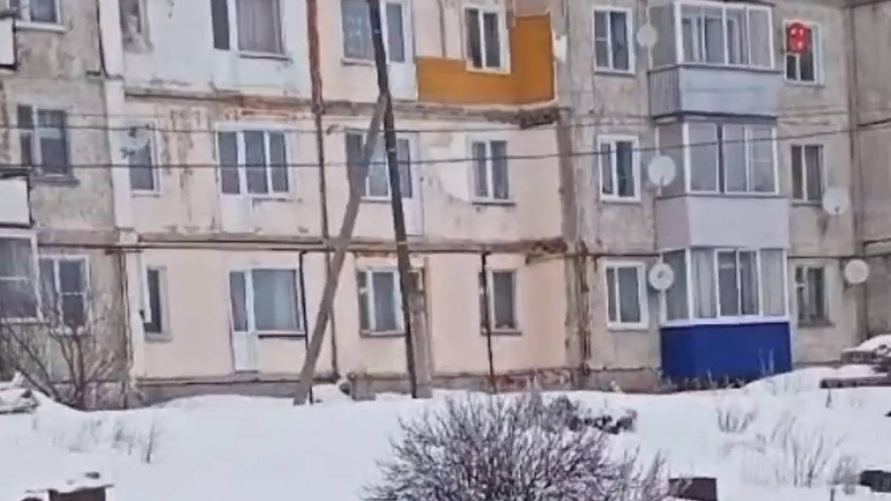 В российском регионе капремонт оставил жильцов дома без балконов и с дырявой крышей