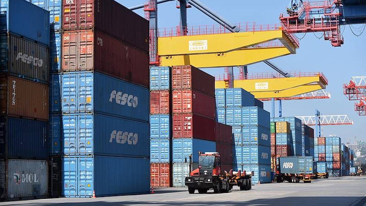 Доходы России от внешней торговли резко снизились