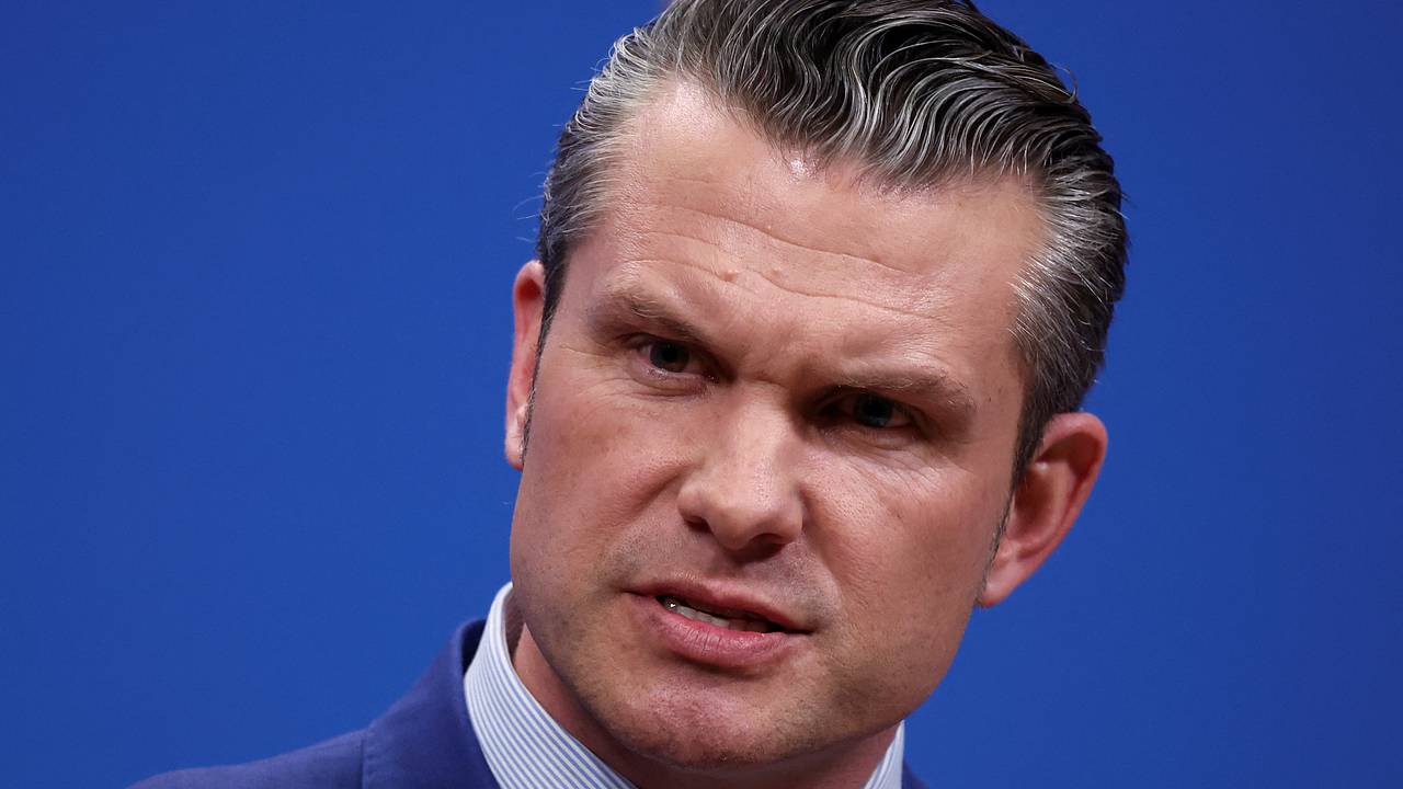 Шеф Пентагона ответил возмущенной Европе шуткой про лоха и дядю Сэма