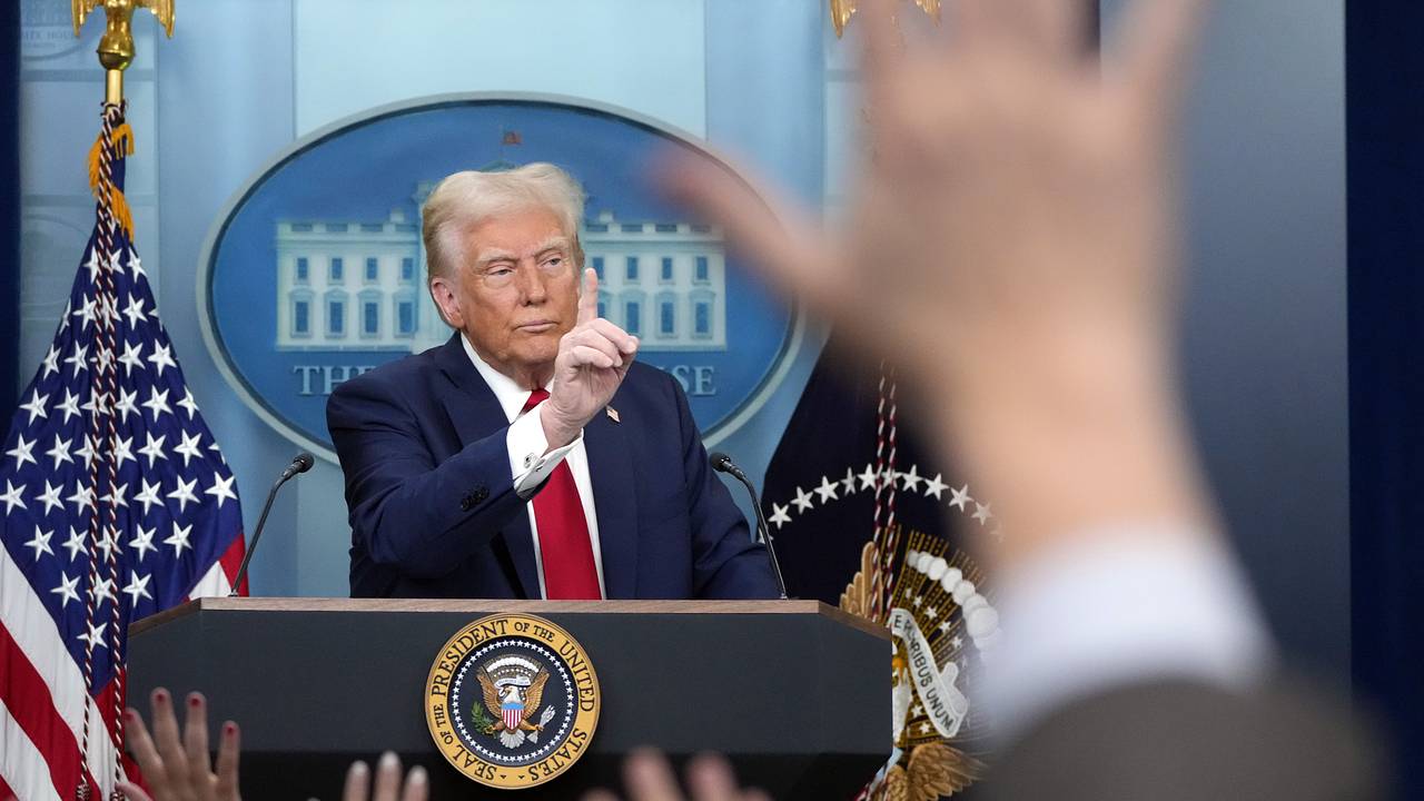 Политолог призвал не доверять восторженным заявлениям Трампа о переговорах