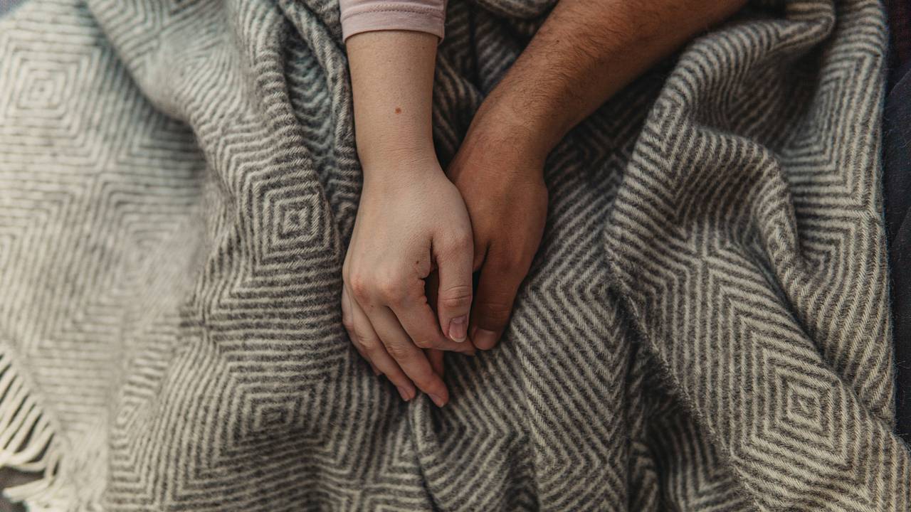 Названа доля заводивших служебный роман россиян