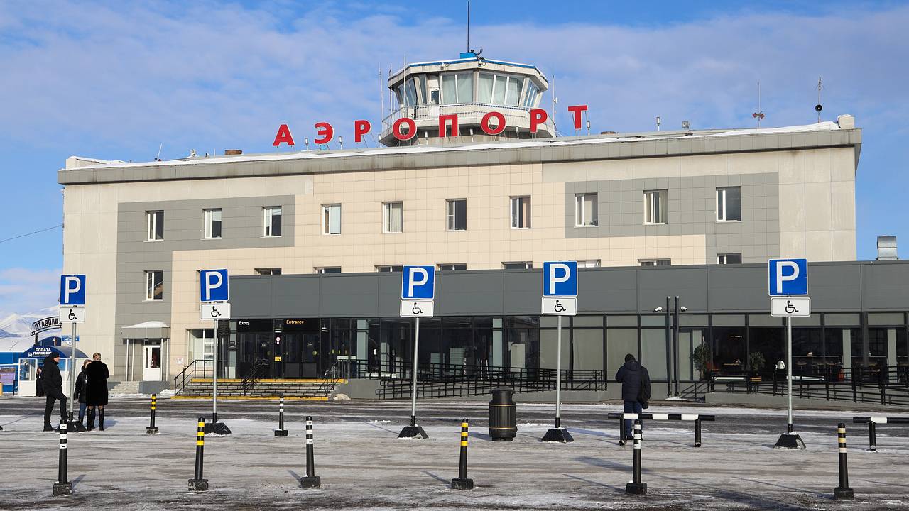 Самолет с россиянами на борту начало сдувать ветром перед посадкой