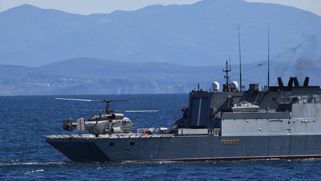 Отряд российских кораблей провел противолодочные учения в Яванском море