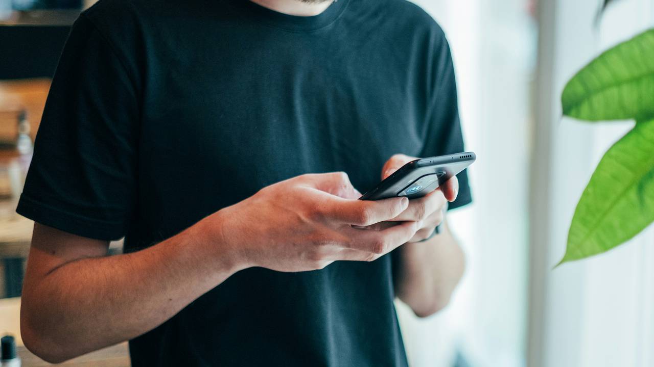 Участник СВО попытался заработать на бирже и потерял миллионы рублей