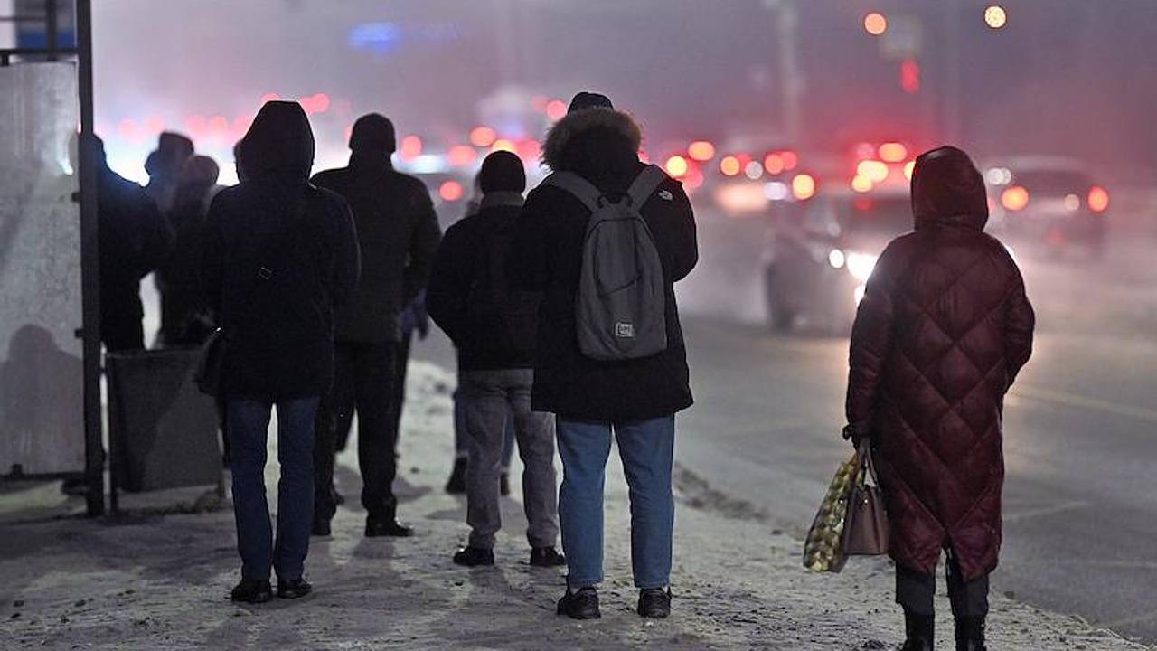 Крыша новой остановки рухнула на россиянина