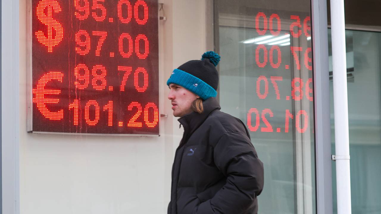 Рублю спрогнозировали дальнейшее укрепление к доллару