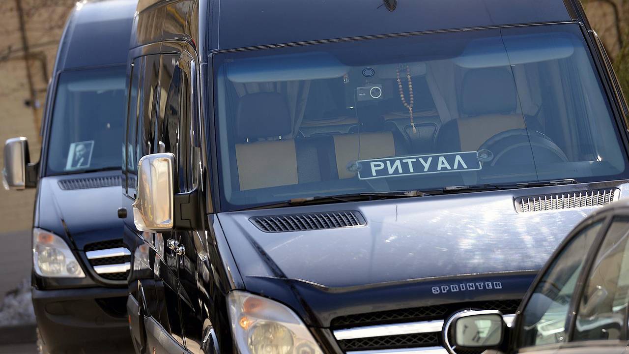 Работающая в ритуальном агентстве россиянка рассказала о свиданиях в морге