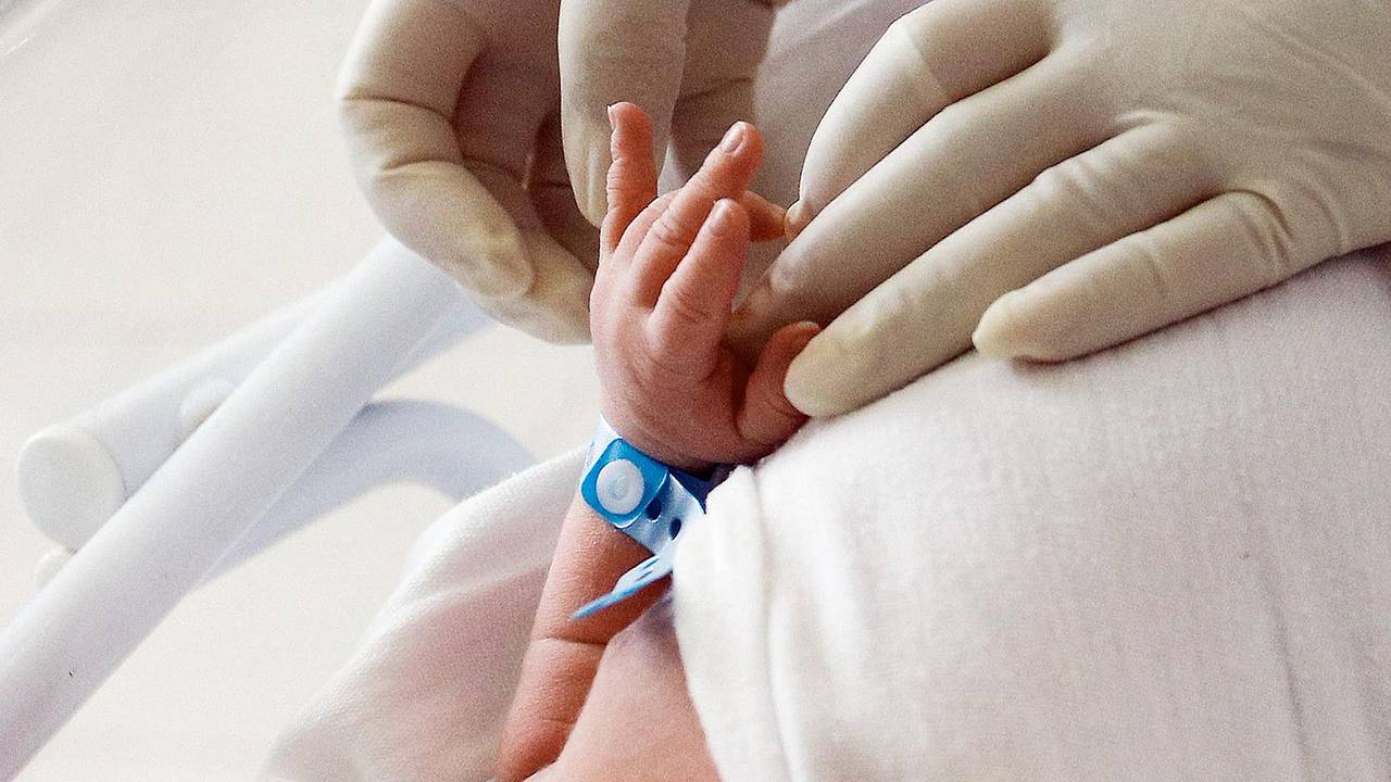 Следователи предъявили обвинение женщине за попытку продать младенца