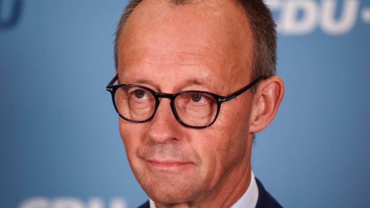 Мерц предложил Вэнсу договориться о прекращении огня на Украине до переговоров с Россией