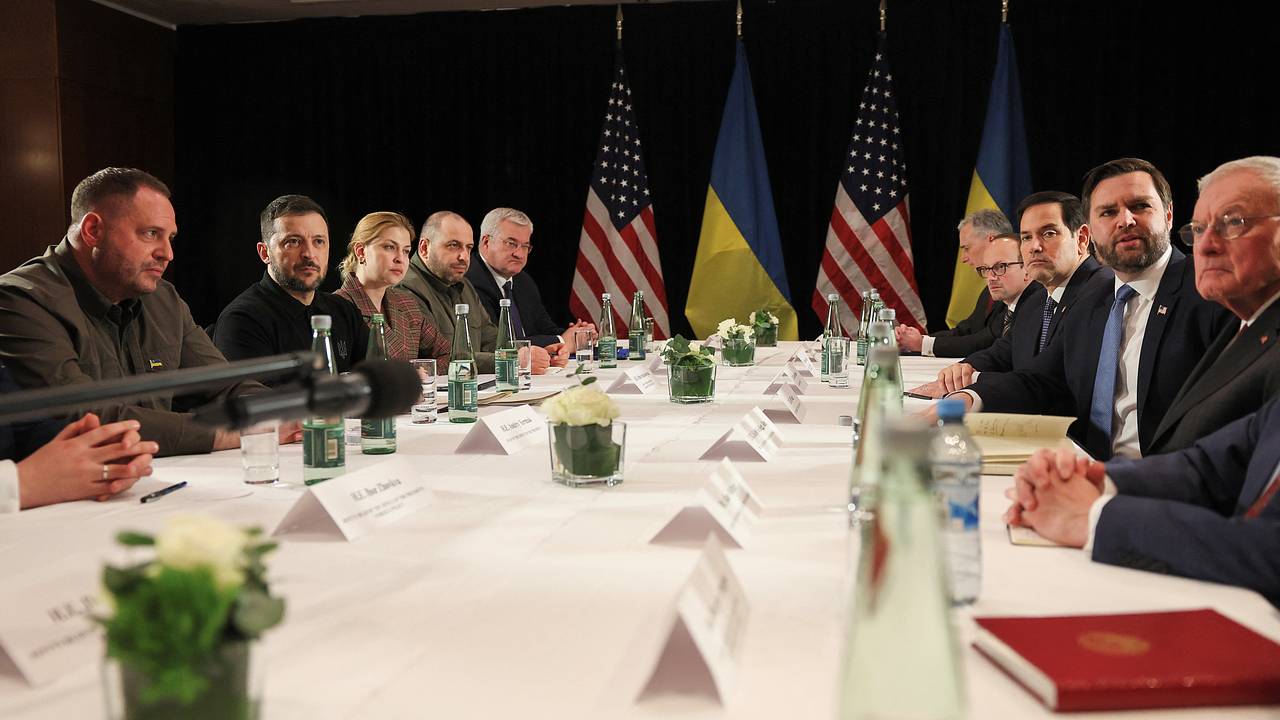 Стало известно о покрасневшем на встрече с вице-президентом США Зеленском