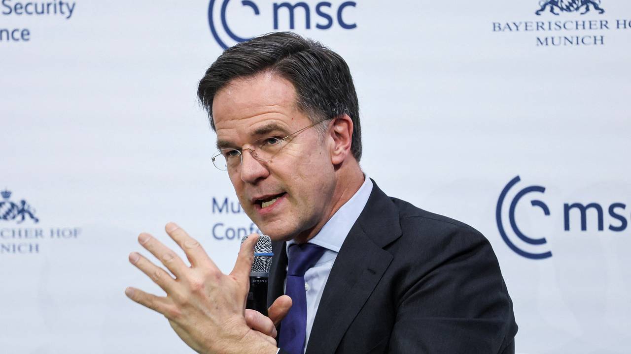 Генсек НАТО призвал Европу прекратить жаловаться из-за переговоров по Украине