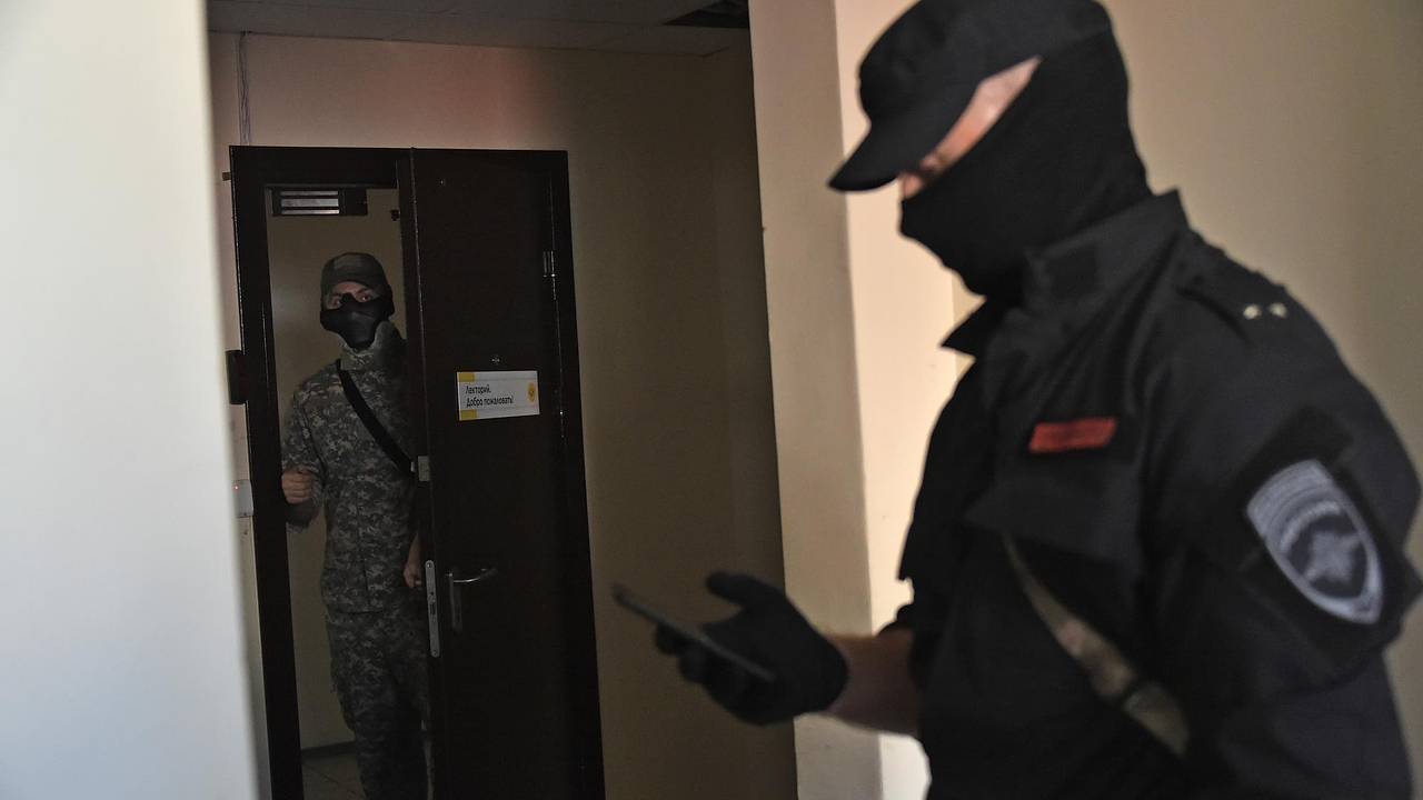 В особняках двух бывших офицеров группы «Альфа» прошли обыски